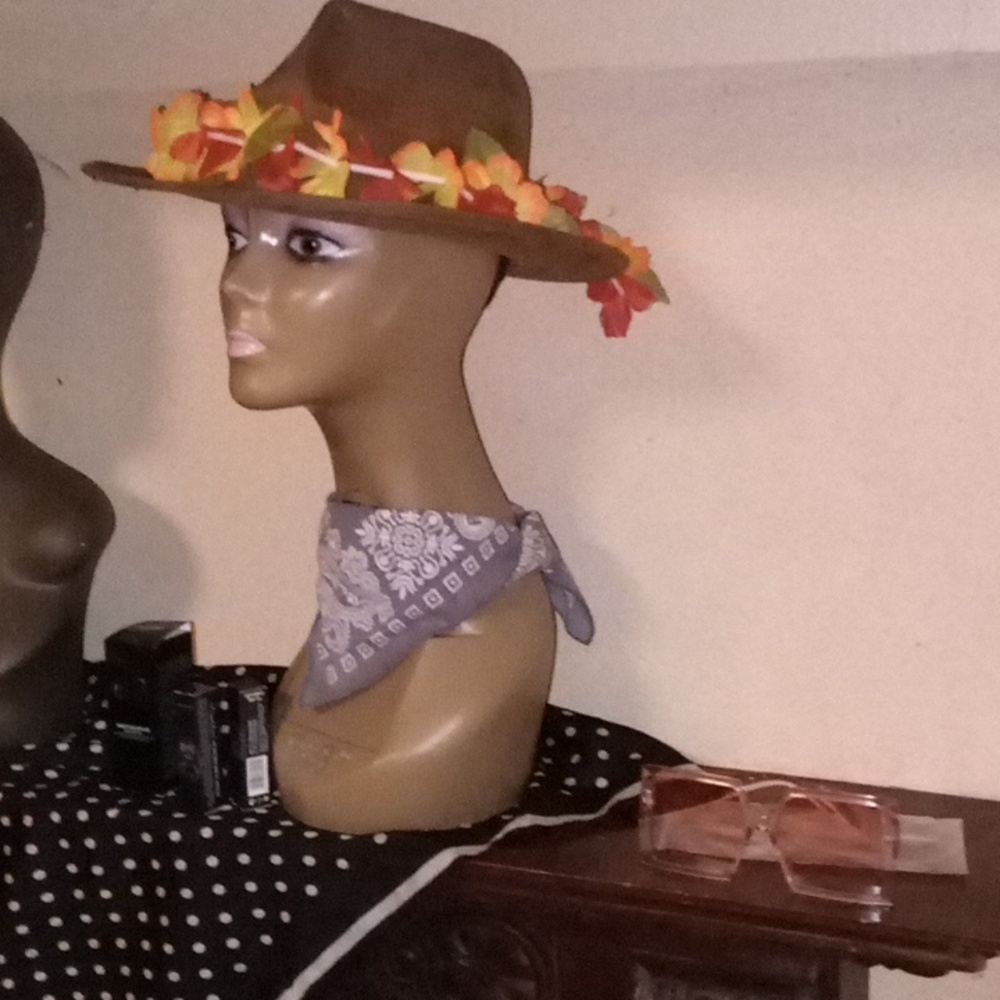 HAT, SUNGLASSES, BANDANA